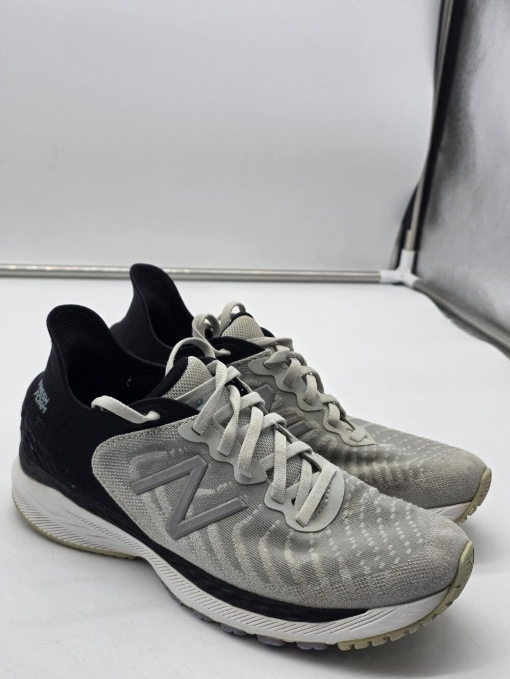New Balance Fresh Foam X 860 Shoes Womens Size 8 Gray Running Sneakers Damaged